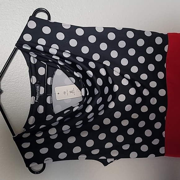 Beautiful Dress - Picture 3 of 5